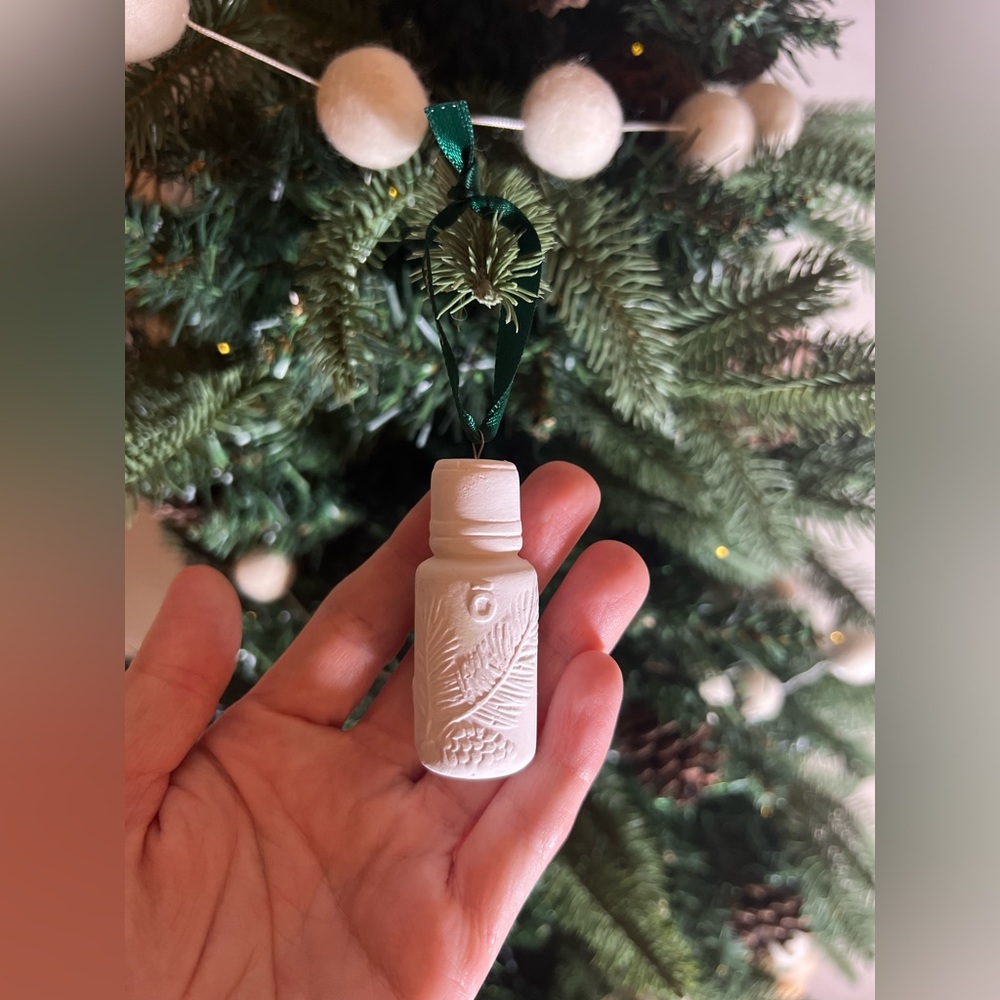 White Dolomite Passive Diffuser doTERRA Christmas Ornament